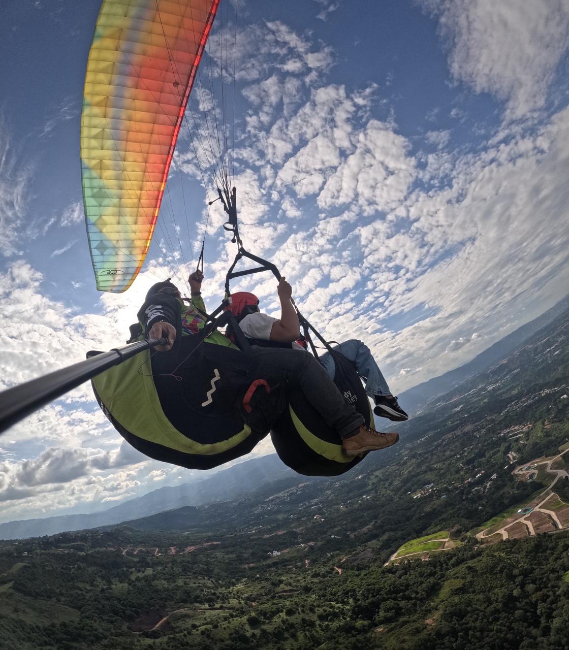 Vuelo tándem en parapente sobre Bucaramanga